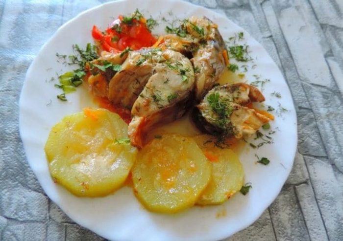 скумбрия с кабачками и болгарским перцем