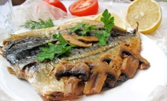 скумбрия с грибным соусом