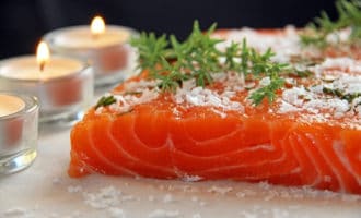 семга со свежей зеленью