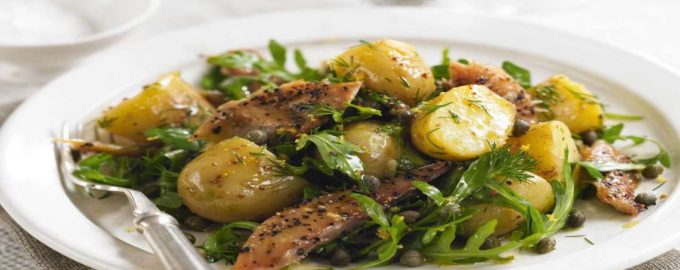 скумбрия с луком и картофелем