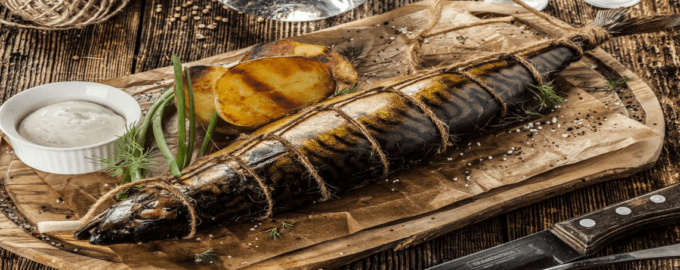 подача свежей скумбрии горячего копчения