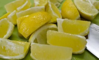 нарезанный лимон