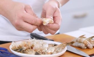 чистка креветок