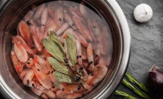 процесс варки креветок
