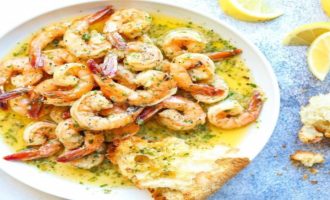 креветки жаренные на сковороде с чесноком