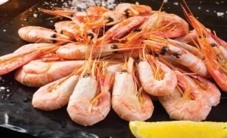 отварные креветки