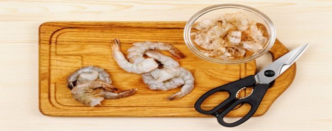 как почистить сырую креветку