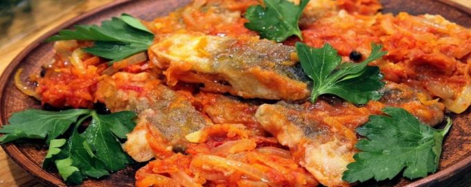 минтай с томатном соусе