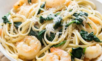 спагетти с сыром и креветками