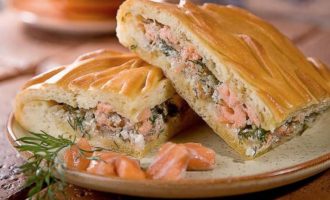 Слоеный пирог с семгой