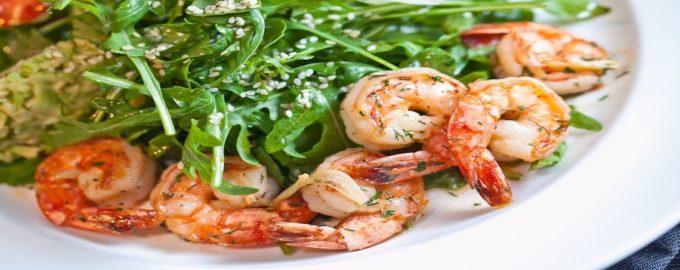 салат с чукой и креветками