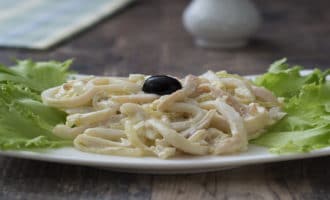 салат из кальмаров и яиц