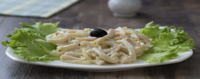 салат из кальмаров и яиц