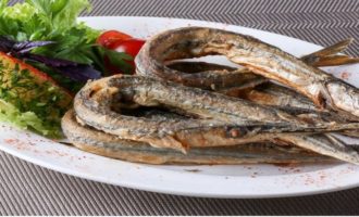 жаренная рыба сарган