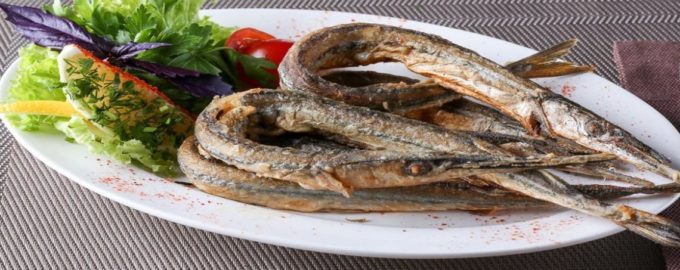 жаренная рыба сарган