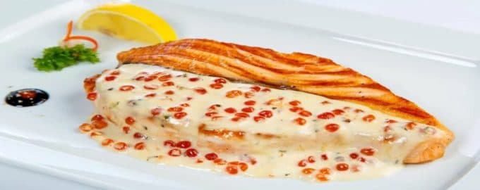 семга в сливочном соусе с икрой