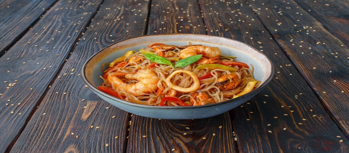 «Стеклянная» лапша фунчоза с морепродуктами