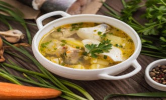 сытная уха из рыбы минтай