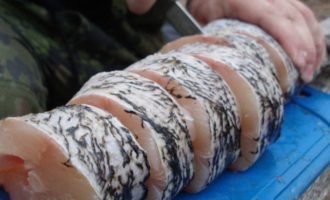 нарезка стейков щуки