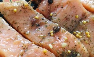 горбуша с перцем и дижонской горчицей