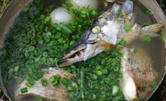 уха с зеленью