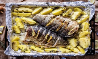 карп запеченный с картофелем