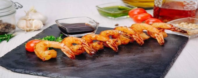 подача хвостиков креветок