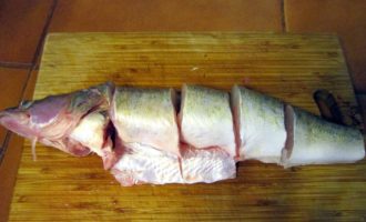 судак нарезанный на стейки