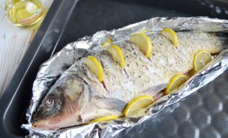 карп перед отправкой в духовку