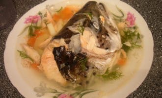 уха с головой рыбы