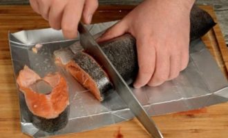 нарезка горбуши на стейки