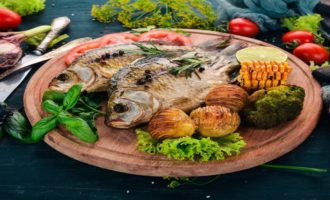 карп на блюде