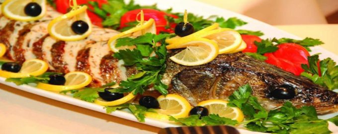 румянный судак с овощами