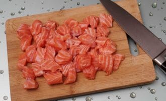 форель нарезанная кубиками