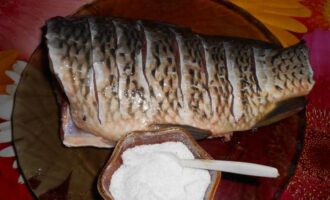 карась с прорезями