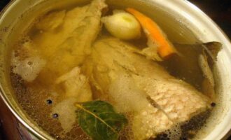 варка ухи из белого амура