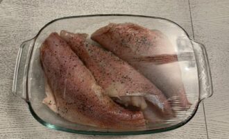 подготовленные тушки морского окуня