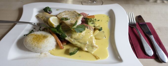 рыба на блюдн