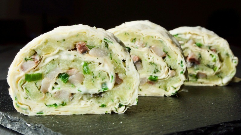 лаваш с плавленным сыром и сельдью 