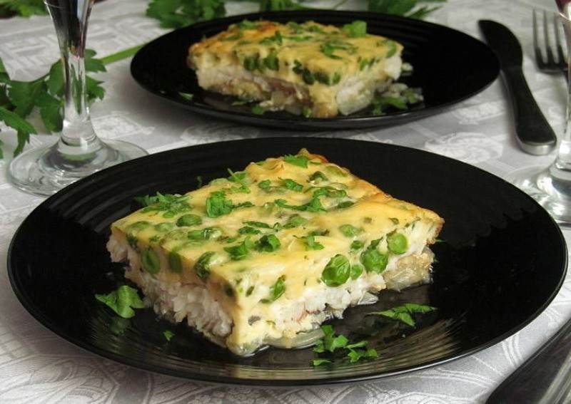 омлет с рыбой и зеленым луком 