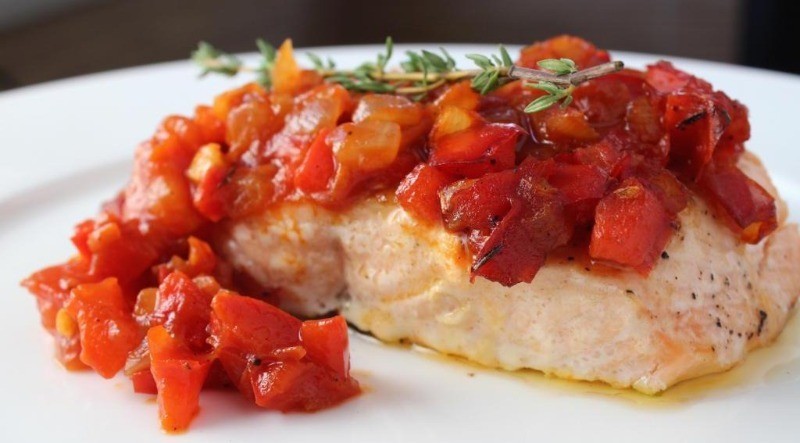 горбуша с томатами и сладким перцем 