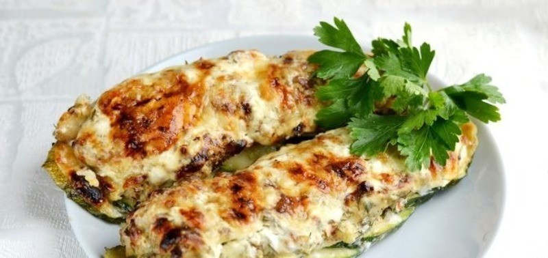 лодочки из минтая в кабачке 