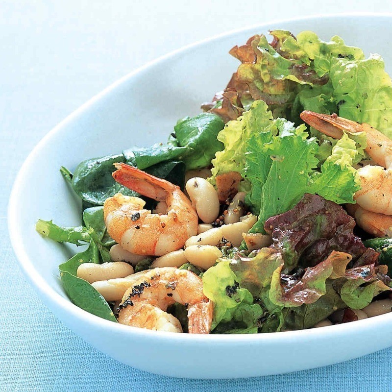 сытный салат с креветкой и фасолью 