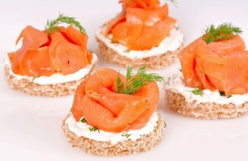 пикантная закуска с семгой и сыром 