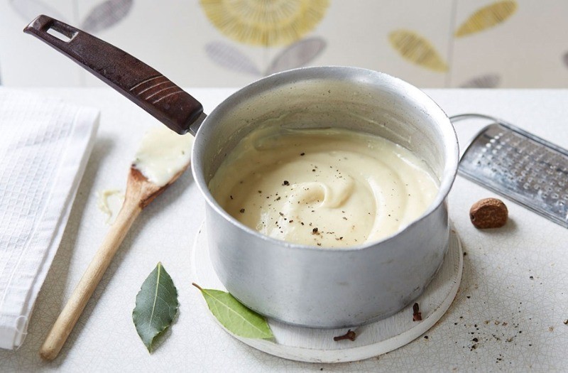 молочный соус со сливочным маслом 