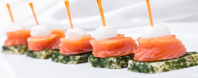 канапе с дор блю и лососем