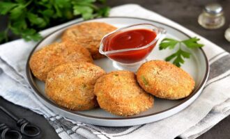 готовые котлеты с томатным соусом