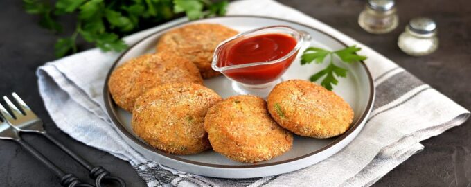 готовые котлеты с томатным соусом