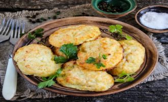 вариант подачи котлет на блюде