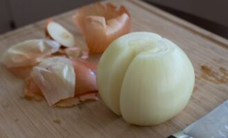 очищенный репчатый лук